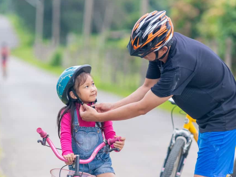 Cùng con khám phá thế giới trên chiếc xe đạp nhỏ