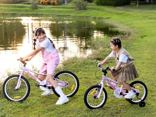 Mỗi bé gái dưới 6 tuổi có sự khác nhau về chiều cao, thể lực và tính cách